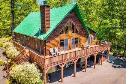 Lakeville Lodge - Massive Chalet mins from lake