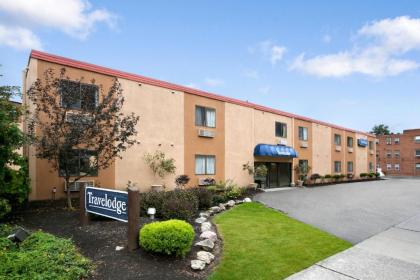 Travelodge by Wyndham Cleveland Lakewood - image 12