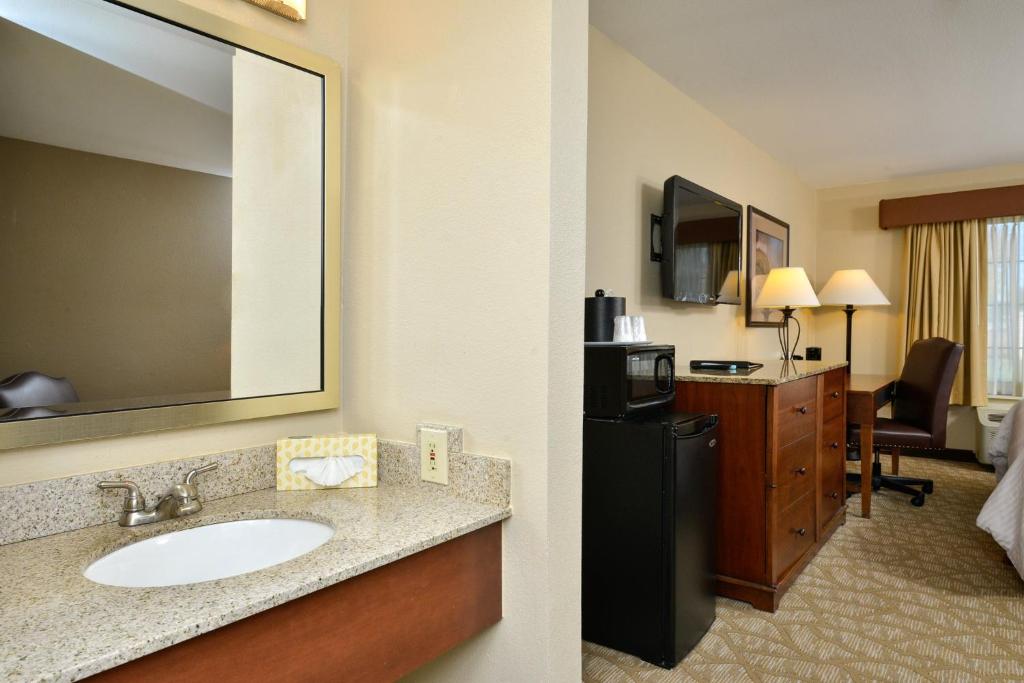 Best Western Denver Southwest - image 5
