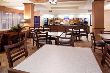 Holiday Inn Express Hotel & Suites Lamar - image 13