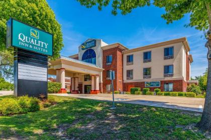 Quality Inn & Suites - image 1