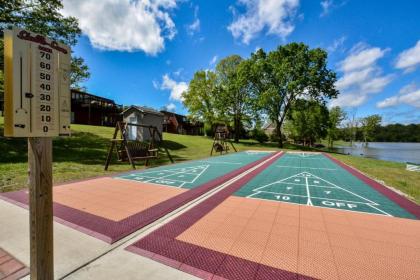 Luxury Lakefront Chalet Resort 2 Pools FREE Amenities Dock MiniGolf Waterslide - image 14