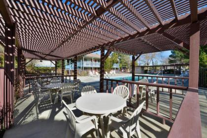 Americas Best Value Inn & Suites - Lancaster - image 14