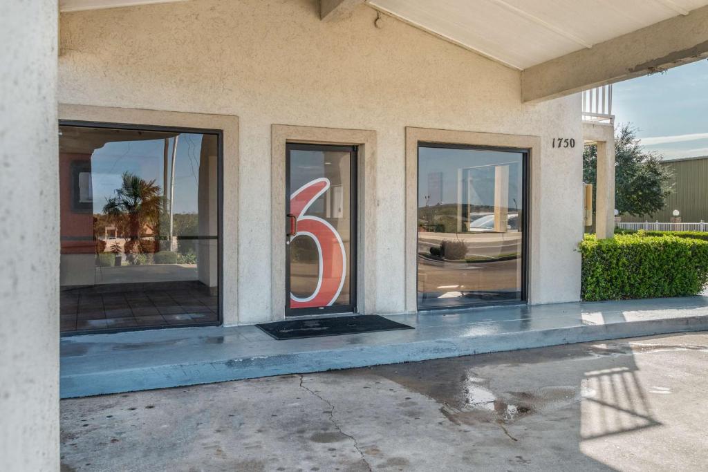 Motel 6-Lancaster TX - DeSoto - Lancaster - image 4