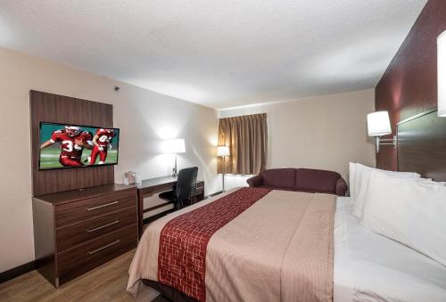 Red Roof Inn Lancaster - image 4