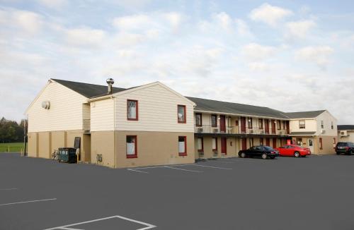 America's Best Value Inn Lancaster - image 3