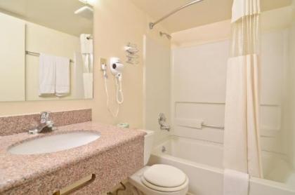 America's Best Value Inn Lancaster - image 5