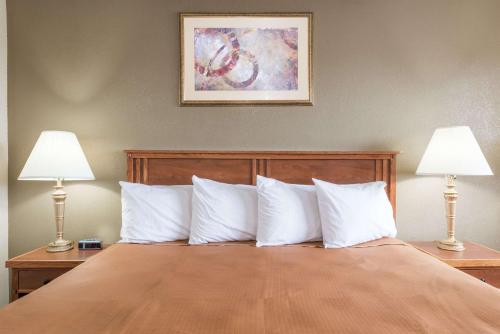 Red Carpet Inn Lancaster - image 2