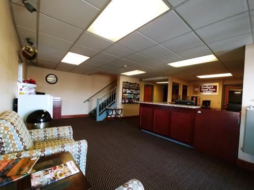 Budget Host Inn - main image