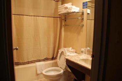 Budget Host Inn - image 2