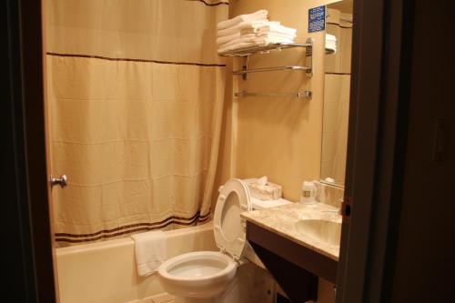 Budget Host Inn - image 2