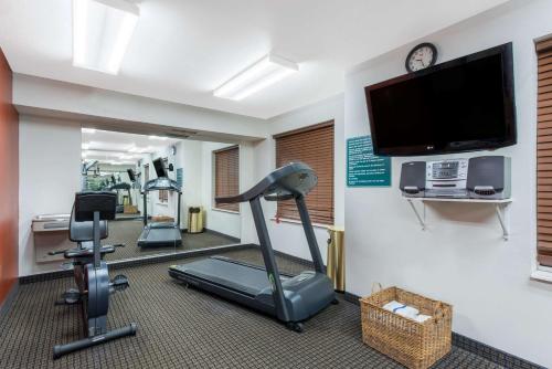 Hawthorn Suites by Wyndham Lancaster - image 2