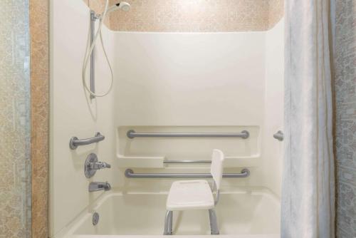 Hawthorn Suites by Wyndham Lancaster - image 3