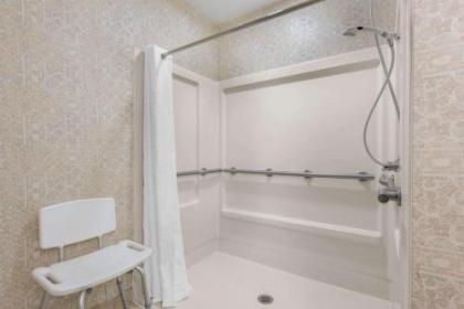 Hawthorn Suites by Wyndham Lancaster - image 4