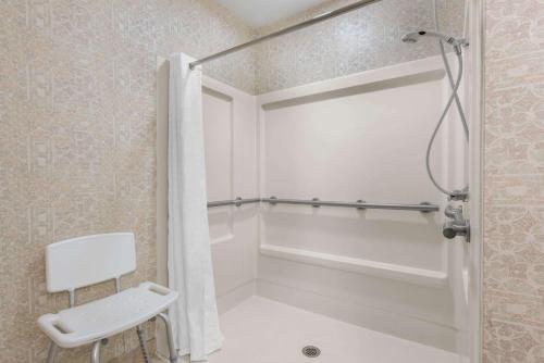 Hawthorn Suites by Wyndham Lancaster - image 4