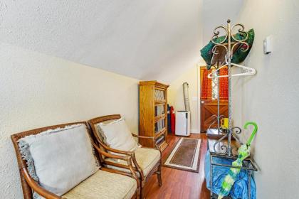 Studio by the Gazebo in Langley - image 13