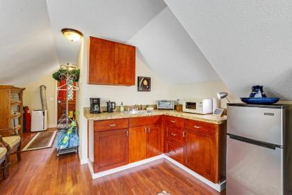 Studio by the Gazebo in Langley - image 7
