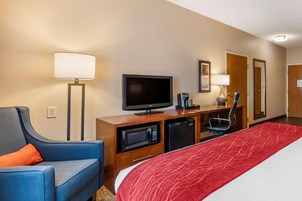 Comfort Inn La Porte - image 3