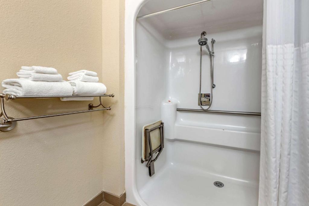 Comfort Inn La Porte - image 5