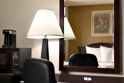Travelodge by Wyndham La Porte/Michigan City Area - image 13