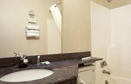Travelodge by Wyndham La Porte/Michigan City Area - image 3
