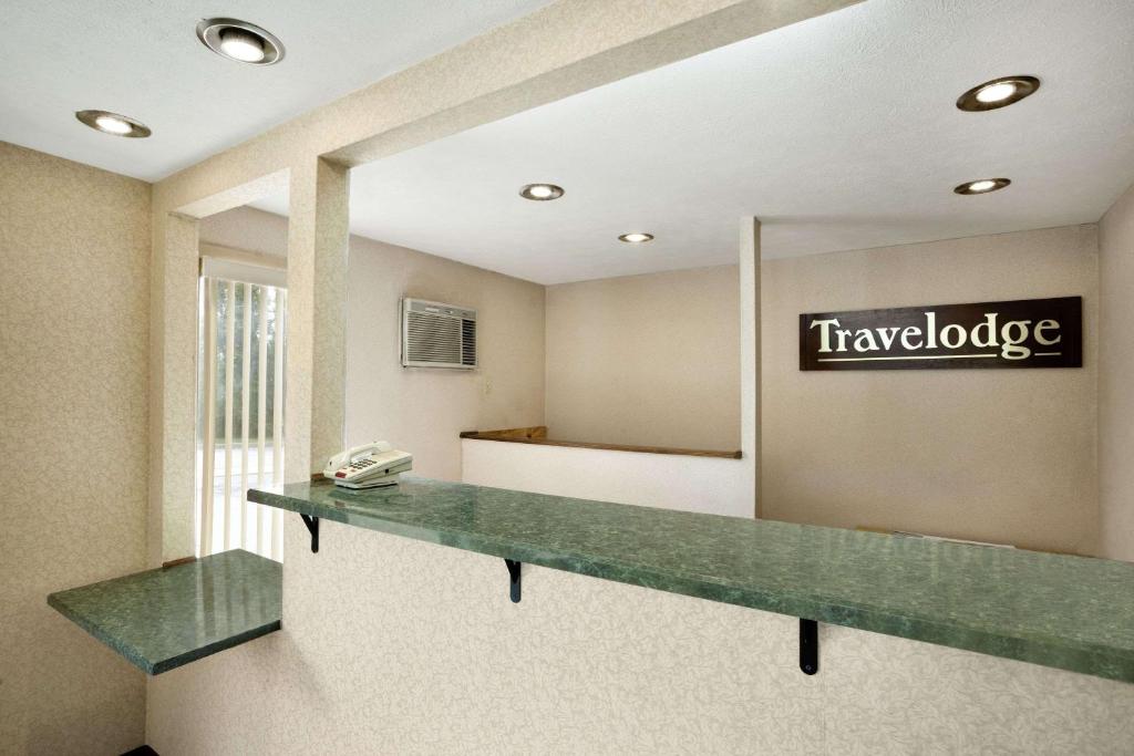 Travelodge by Wyndham La Porte/Michigan City Area - image 5