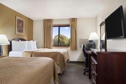 Travelodge by Wyndham La Porte/Michigan City Area - image 6