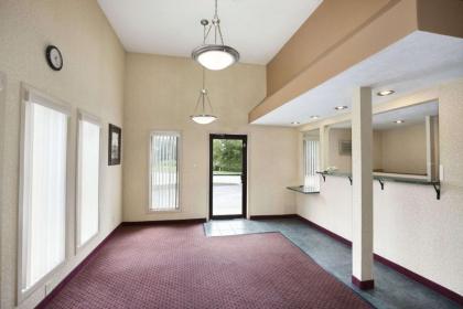 Travelodge by Wyndham La Porte/Michigan City Area - image 7