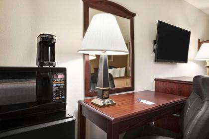Travelodge by Wyndham La Porte/Michigan City Area - image 8