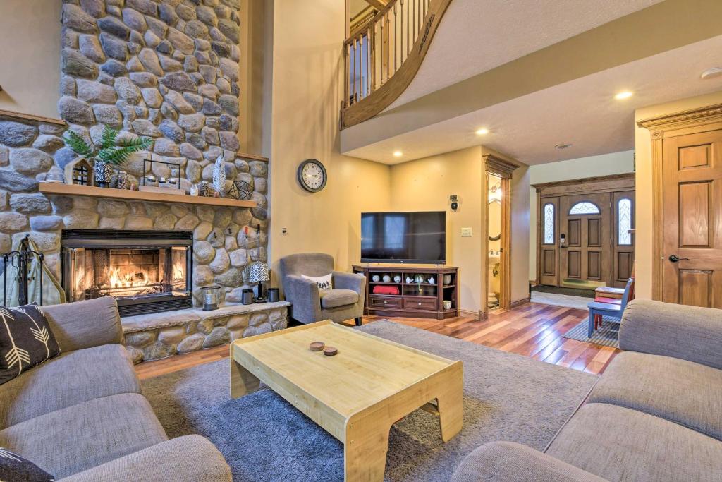 Family Home with Pool - 13 Mi to Lake Michigan! - image 3