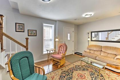 Charming Historic Condo with Grill Walk to Dtwn and UW