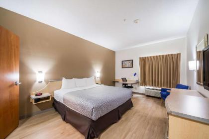 Econo Lodge - image 12