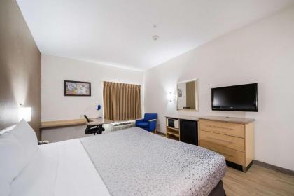 Econo Lodge - image 13