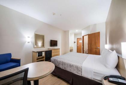 Econo Lodge - image 15