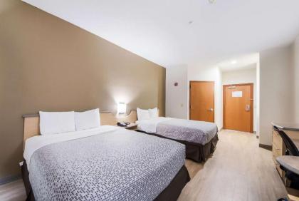 Econo Lodge - image 18