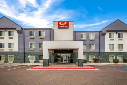 Econo Lodge - image 3