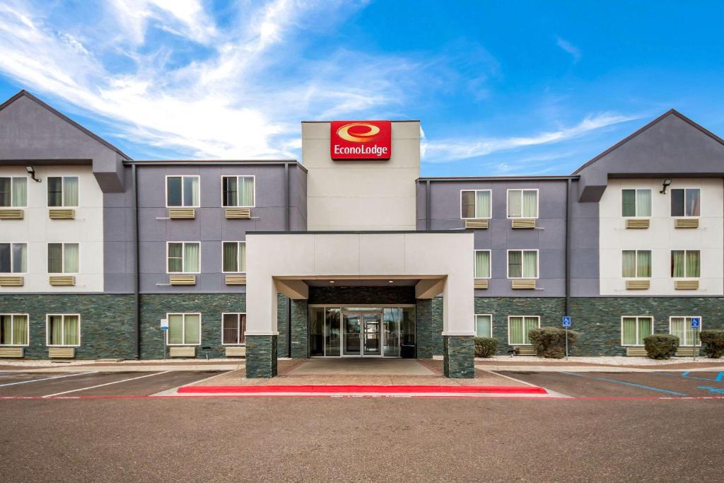 Econo Lodge - image 3