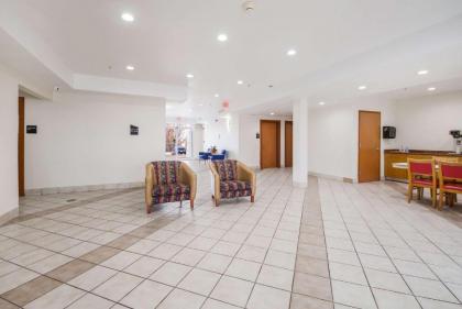 Econo Lodge - image 6