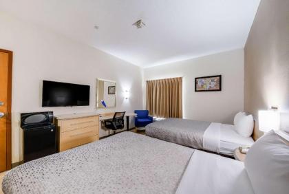 Econo Lodge - image 9