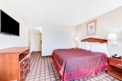 Days Inn & Suites by Wyndham Laredo - image 10
