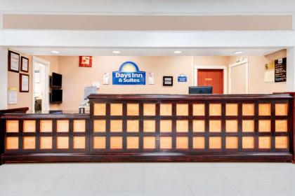 Days Inn & Suites by Wyndham Laredo - image 12