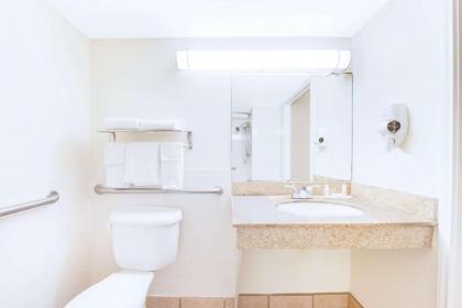 Days Inn & Suites by Wyndham Laredo - image 13