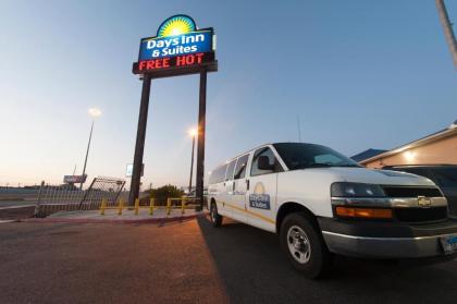 Days Inn & Suites by Wyndham Laredo - image 5