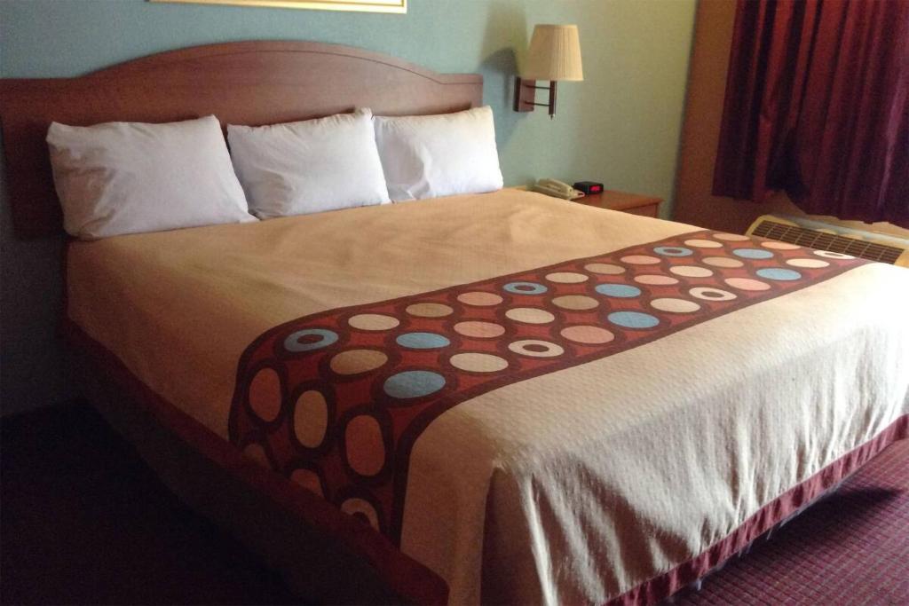 Sky-Palace Inn & Suites Laredo - image 2