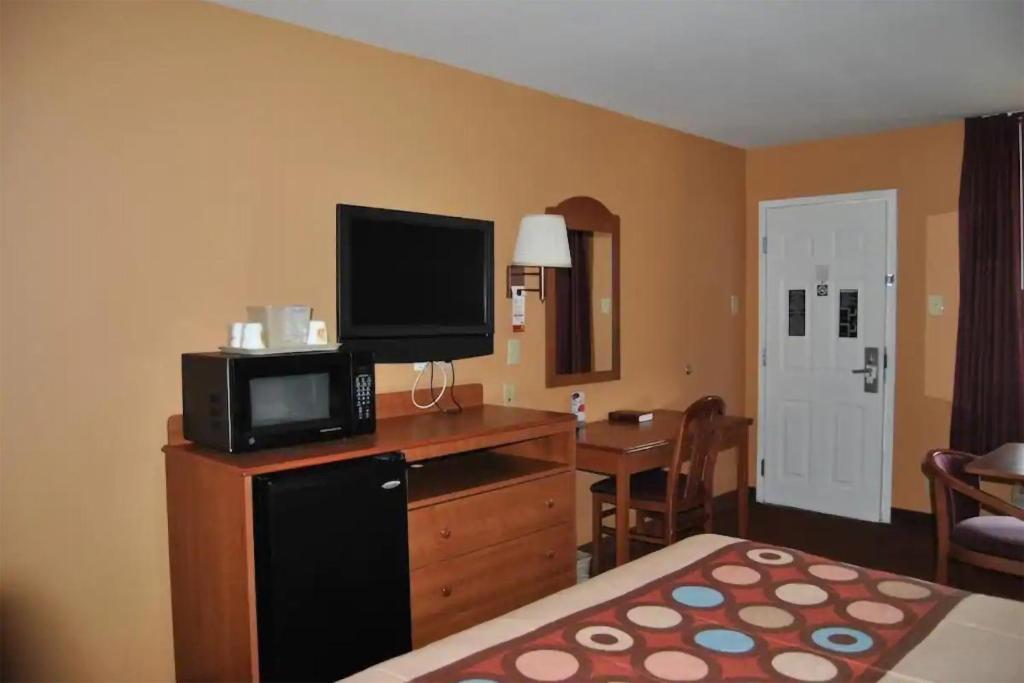 Sky-Palace Inn & Suites Laredo - image 4
