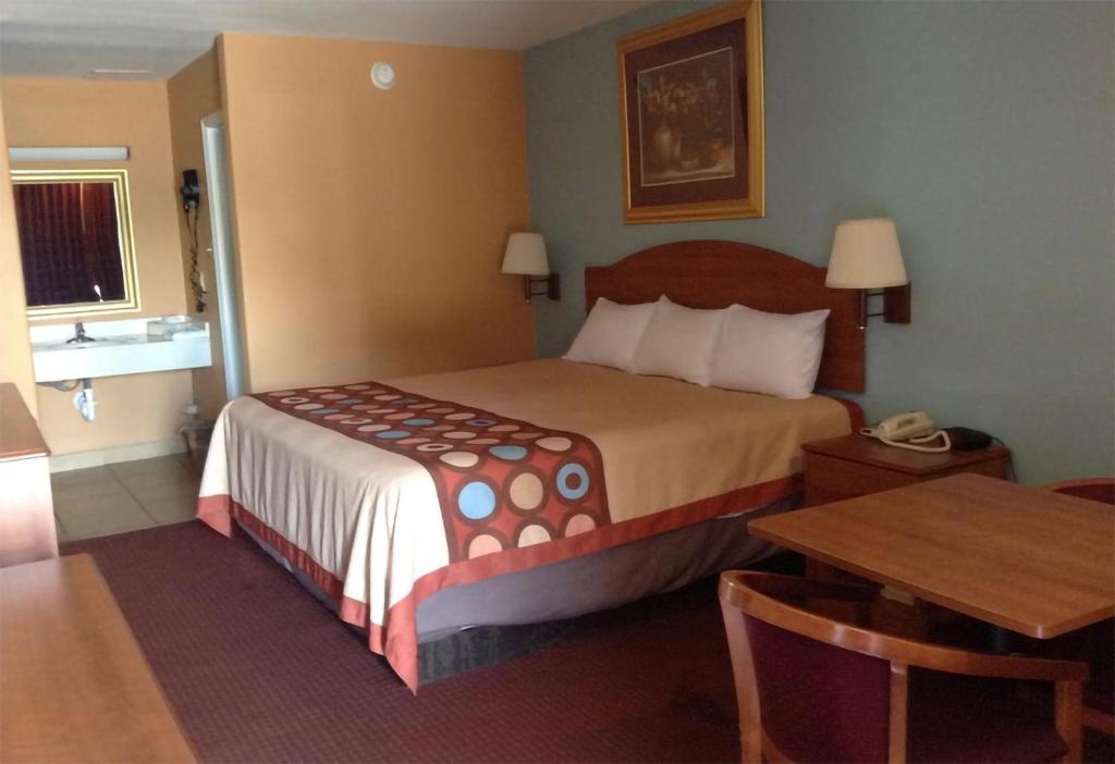 Sky-Palace Inn & Suites Laredo - image 7