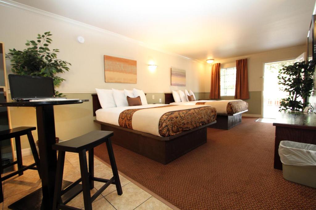 Family Garden Inn & Suites - main image