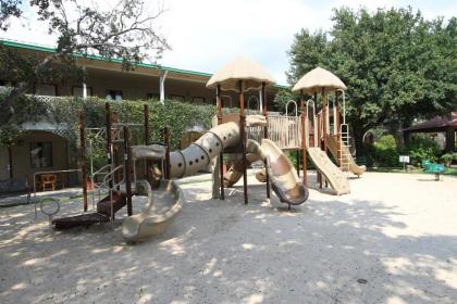 Family Garden Inn & Suites - image 14