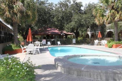 Family Garden Inn & Suites - image 6