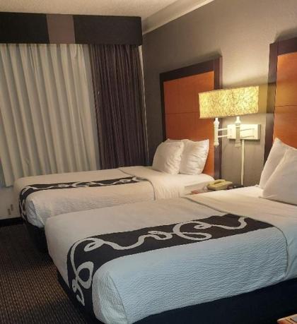 La Quinta Inn by Wyndham Laredo I-35 - image 13
